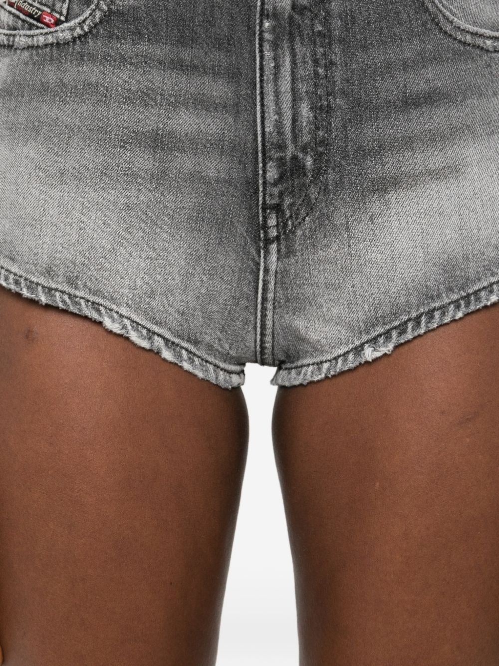 DE-LUNAR SHORT